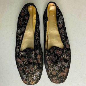 Daniel Green's woman's clean shiny-flowered flats size 8M